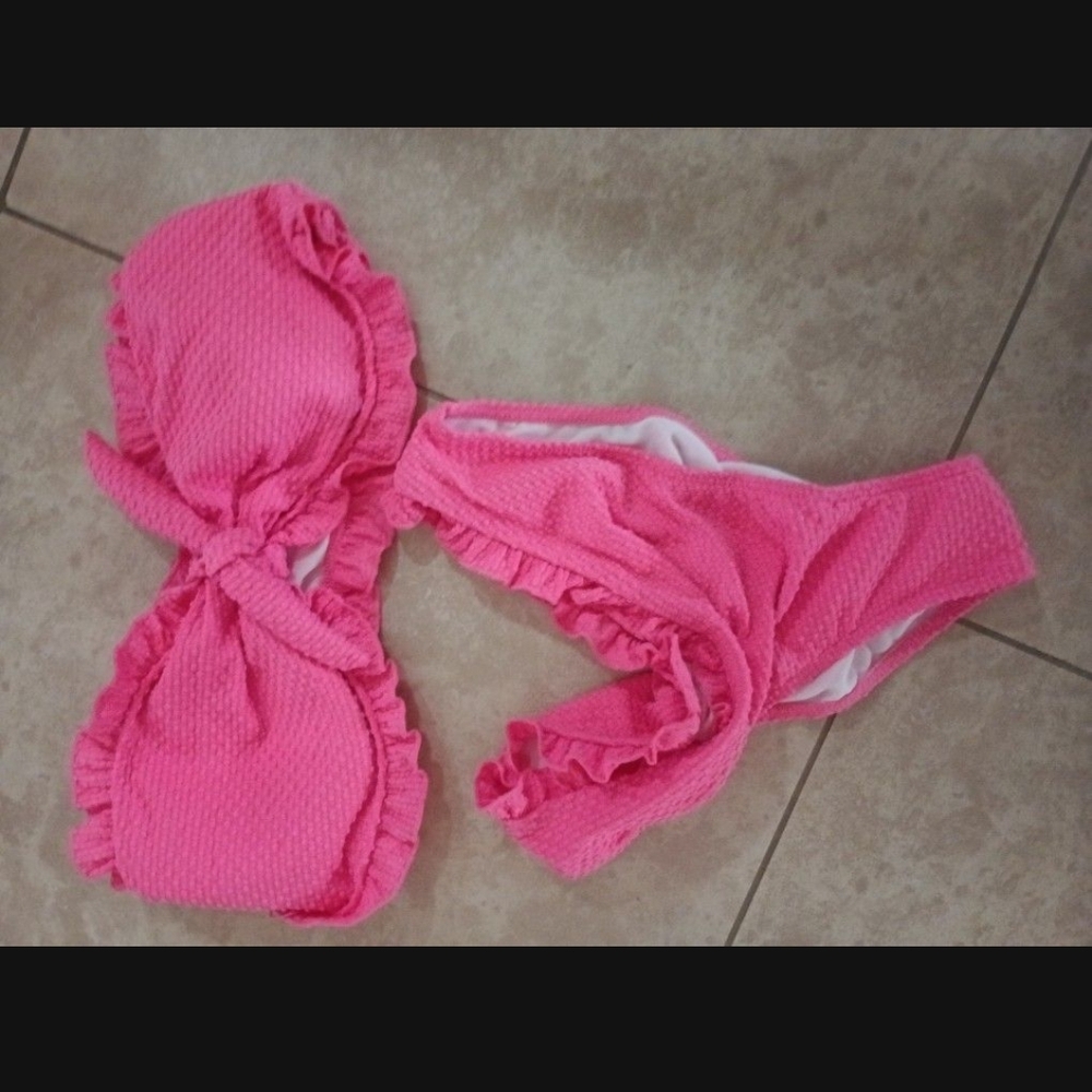Pink Ruffled Bikini Set Brand New large - Picture 2 of 3